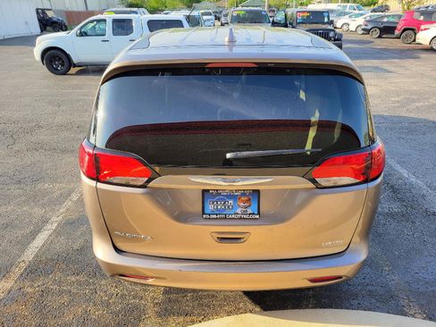 Used 2017 Chrysler Pacifica Touring w/ Tire & Wheel Group image 26