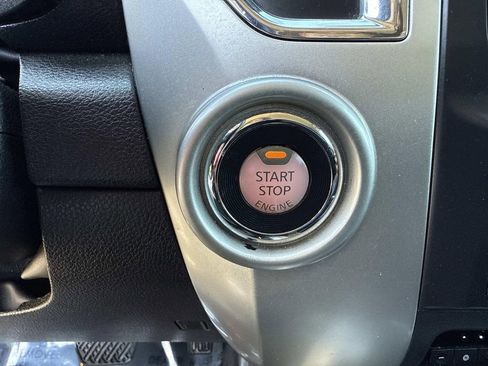 Used 2018 Nissan Titan SL w/ Chrome Package image 36