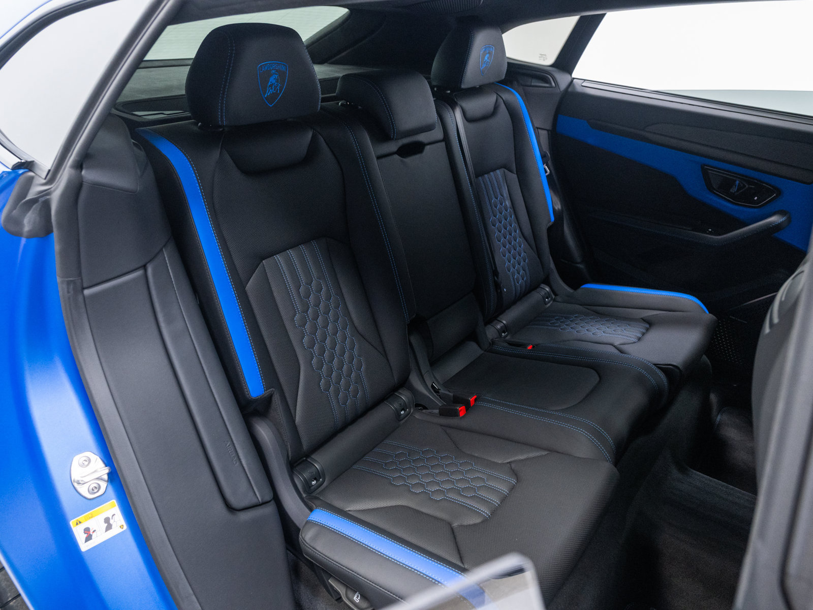 Used 2025 Lamborghini Urus SE AWD/4WD image 71