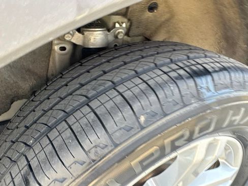 Used 2022 Ford Explorer XLT w/ Equipment Group 202A AWD/4WD image 49