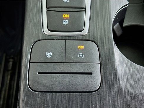 Used 2022 Ford Escape SE w/ SE Sport Appearance Package image 18