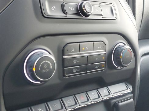 Used 2025 Chevrolet Silverado 1500 Custom image 25