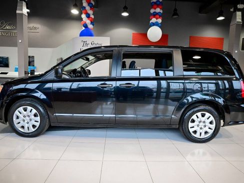 Used 2019 Dodge Grand Caravan SE w/ UConnect Hands-Free Group image 7
