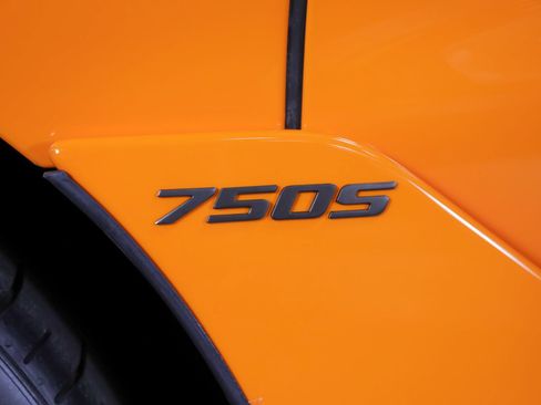 Used 2026 McLaren 750S Spider RWD image 20