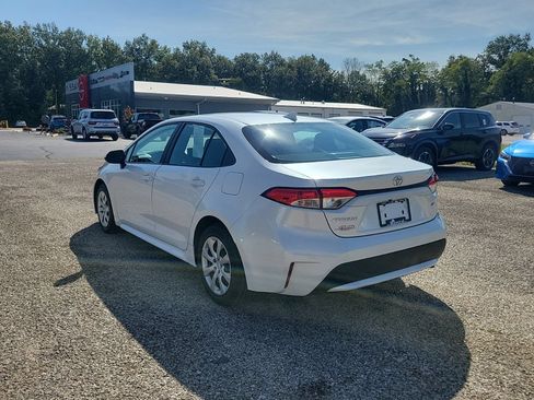 Used 2022 Toyota Corolla LE FWD image 3