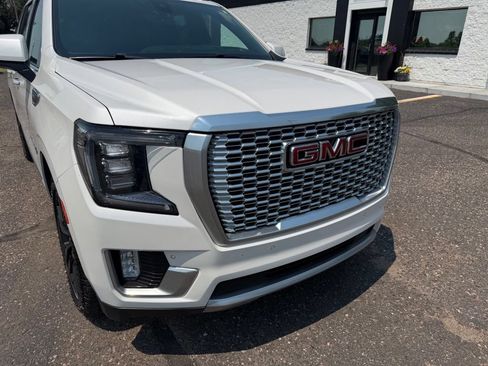 Used 2022 GMC Yukon XL Denali w/ Denali Ultimate Package AWD/4WD image 13