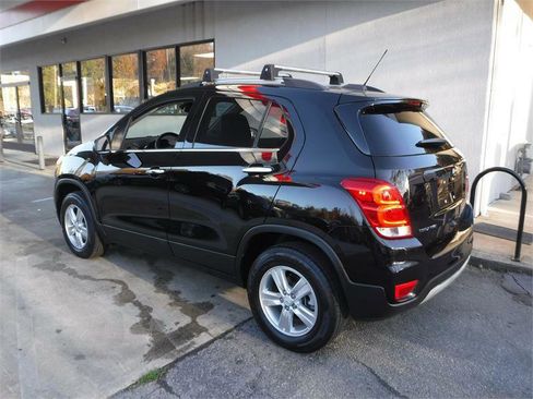 Used 2019 Chevrolet Trax LT w/ LT Convenience Package image 11