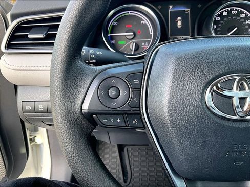 Used 2020 Toyota Camry LE image 19