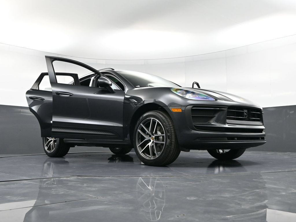Certified 2026 Porsche Macan AWD/4WD image 38