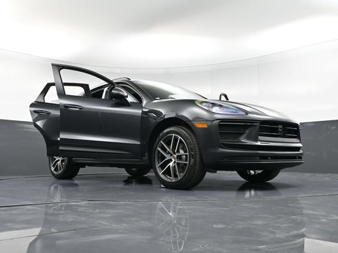 Certified 2026 Porsche Macan AWD/4WD image 38