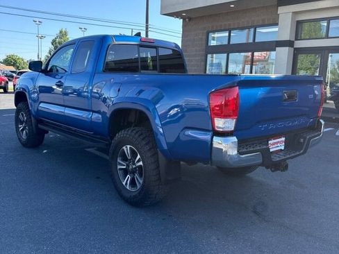 Used 2017 Toyota Tacoma SR5 w/ Tow Package AWD/4WD image 8