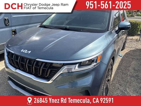 Used 2022 Kia Carnival EX image 1