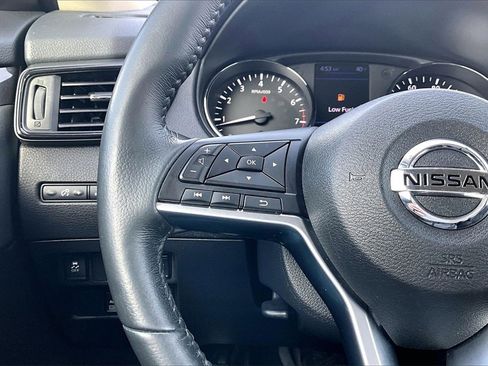 Used 2018 Nissan Rogue SV image 18