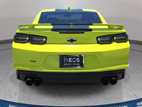 Used 2021 Chevrolet Camaro SS RWD image 7