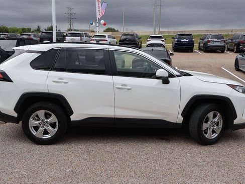 Used 2021 Toyota RAV4 XLE FWD image 2