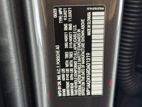 Certified 2024 Porsche Cayenne AWD/4WD image 32