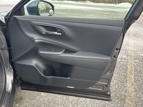 Used 2023 Toyota Crown XLE image 9