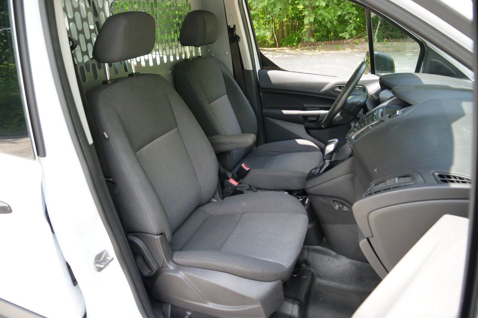 Used 2015 Ford Transit Connect XL FWD image 30