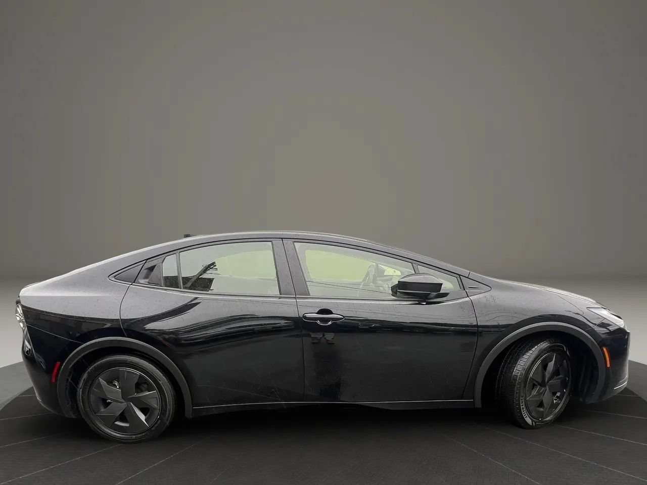 Used 2026 Toyota Prius LE FWD image 5