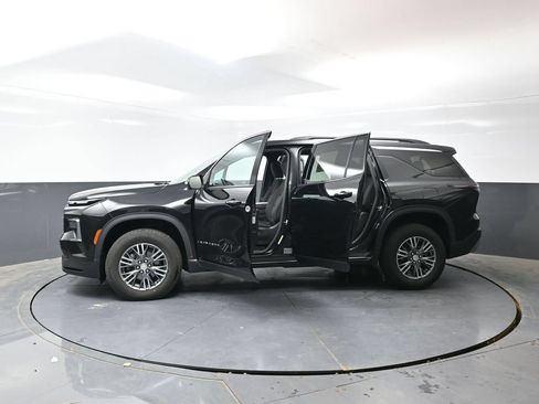 Used 2024 Chevrolet Traverse LT FWD image 33