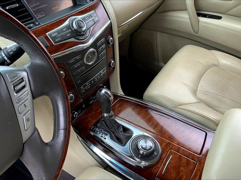 Used 2017 INFINITI QX80 4WD w/ Deluxe Technology Package image 16