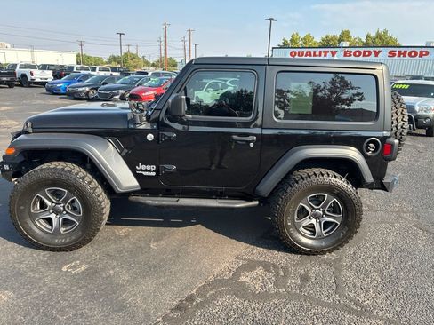 Used 2020 Jeep Wrangler Sport AWD/4WD image 3