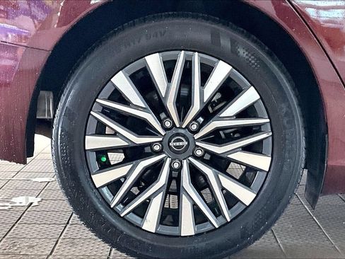 Used 2025 Nissan Altima 2.5 SV FWD image 34
