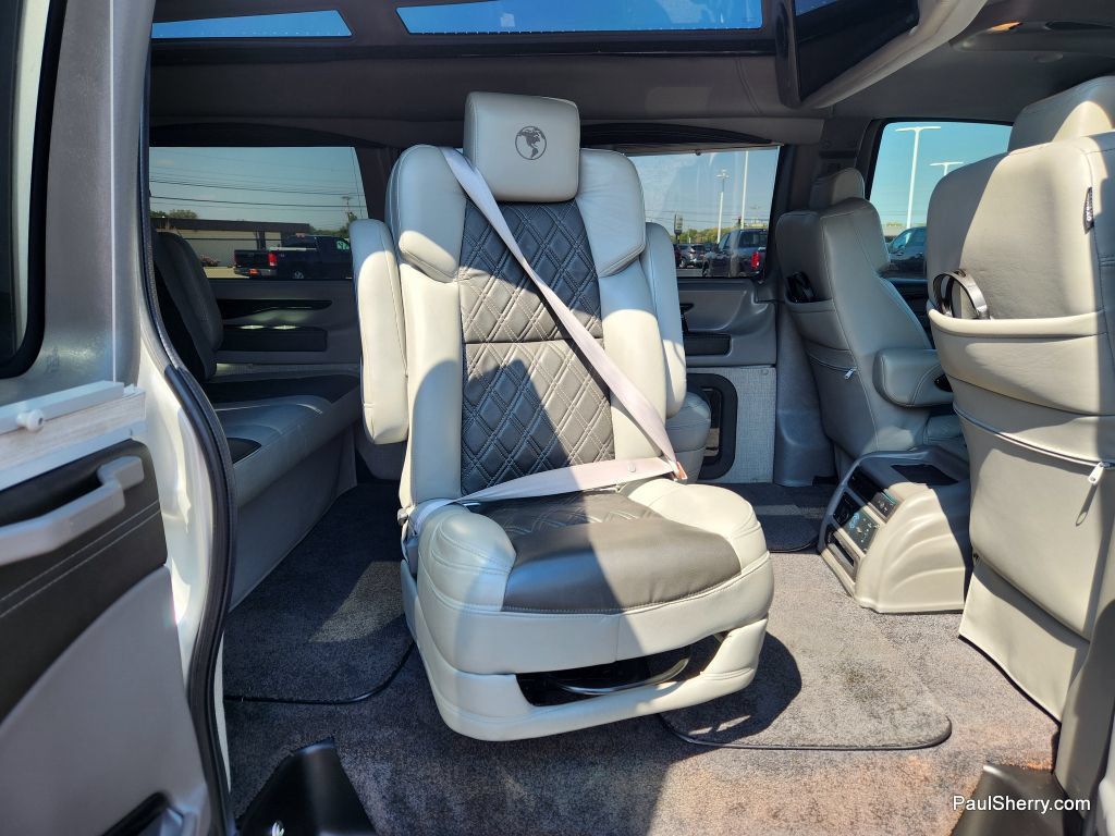 Used 2021 Chevrolet Express 2500 LS w/ Enhanced Convenience Package RWD image 6