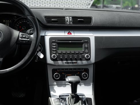 Used 2009 Volkswagen CC Luxury FWD image 12
