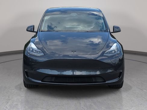 Used 2024 Tesla Model Y 2WD image 2