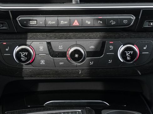Used 2019 Audi Q7 3.0T Premium Plus image 12