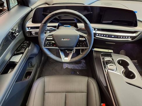 New 2026 Cadillac Lyriq V AWD/4WD image 10