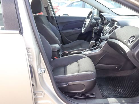 Used 2016 Chevrolet Cruze LT image 21
