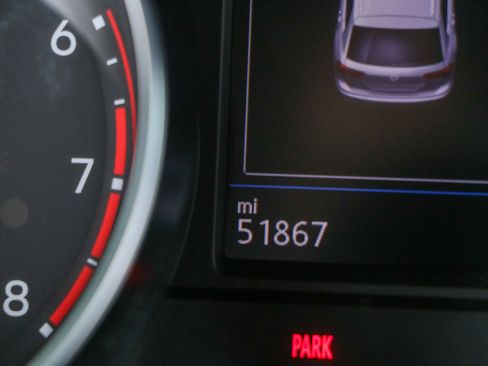 Used 2021 Volkswagen Tiguan SE w/ Panoramic Sunroof Package FWD image 16