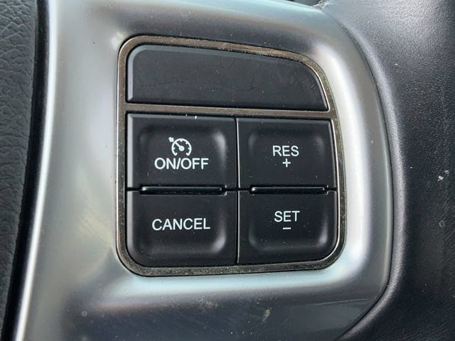 Used 2012 Chrysler Town & Country Touring w/ Entertainment Group #1 FWD image 33