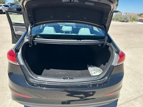 Used 2017 Hyundai Elantra SE FWD image 5