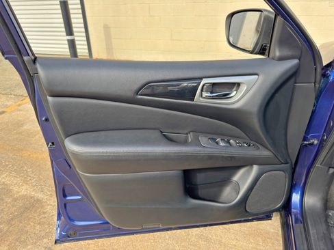 Used 2020 Nissan Pathfinder S FWD image 38