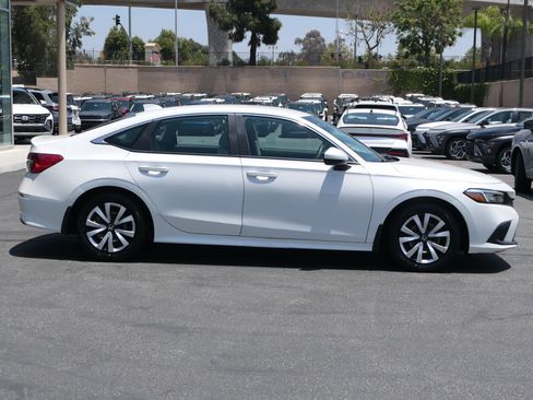 Used 2022 Honda Civic LX image 2