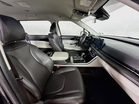 Used 2023 Kia Carnival EX FWD image 37