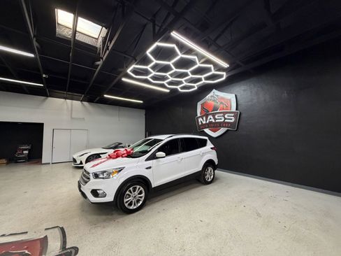Used 2018 Ford Escape SE AWD/4WD image 2