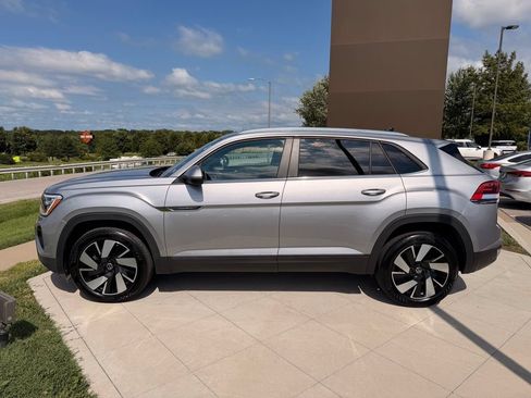 Used 2024 Volkswagen Atlas Cross Sport SE AWD/4WD image 7