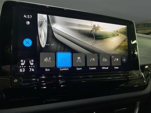 Used 2024 Volkswagen Atlas Cross Sport SE w/ Black Wheel Package image 23