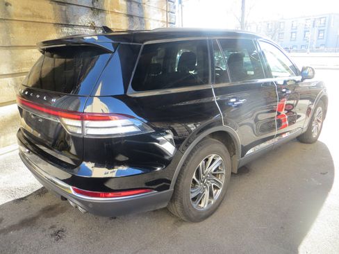 Used 2024 Lincoln Aviator AWD image 28