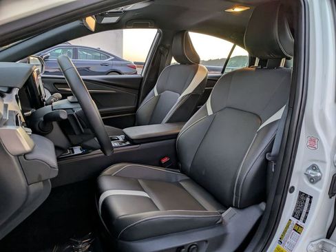 Used 2025 Toyota Camry SE image 23