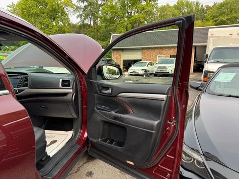 Used 2015 Toyota Highlander XLE image 38