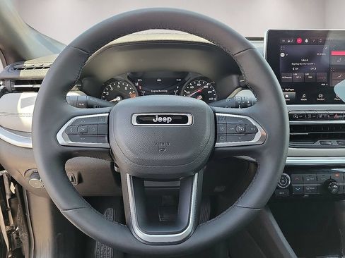 Used 2025 Jeep Compass Limited AWD/4WD image 19