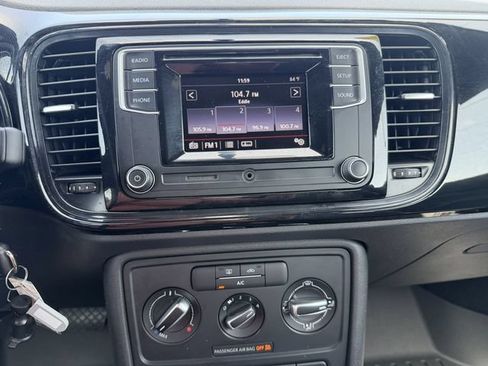 Used 2019 Volkswagen Beetle 2.0T S FWD image 3