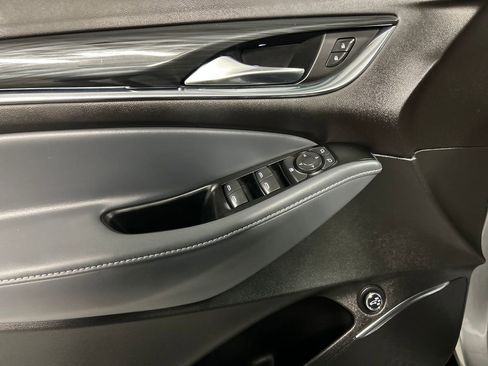 Used 2024 Buick Enclave Essence image 14