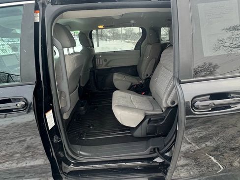 Used 2022 Toyota Sienna LE image 22