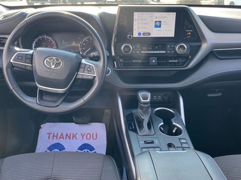 Used 2024 Toyota Highlander LE image 9